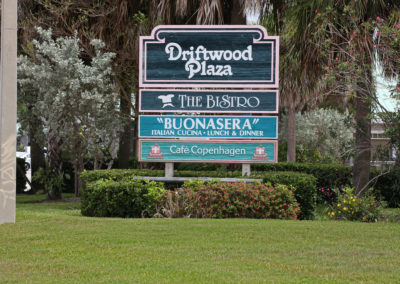 Driftwood Plaza Exterior Photo Jupiter FL US Route 1